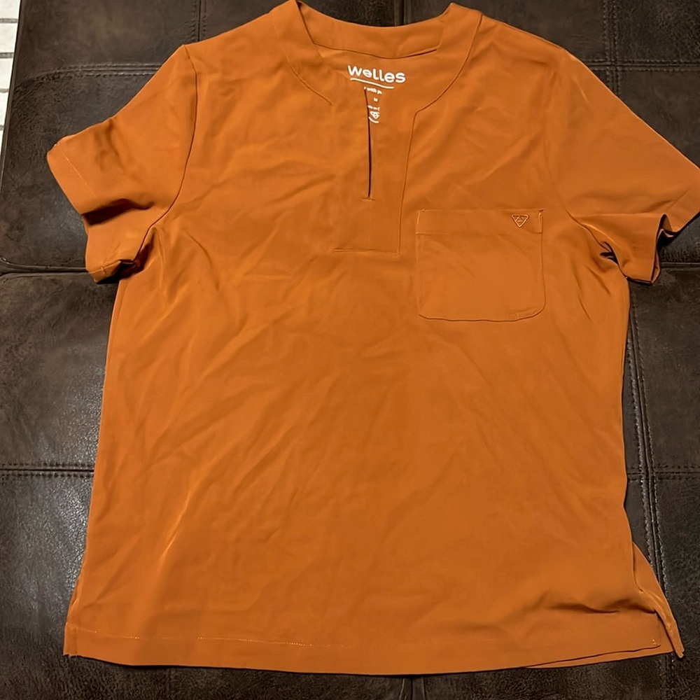 Women’s Welles scrub top